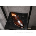 Sapatos masculinos com alça de couro para negócios casuais em relevo